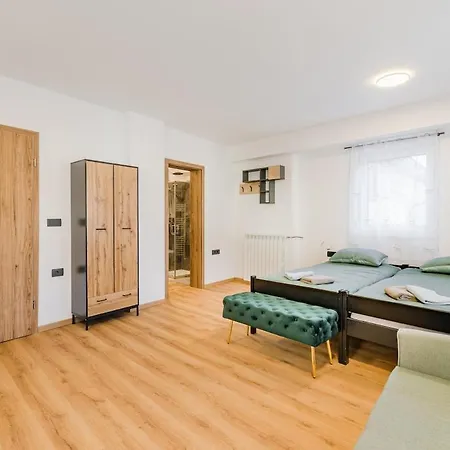Hosnar, Apartma Gusto *
